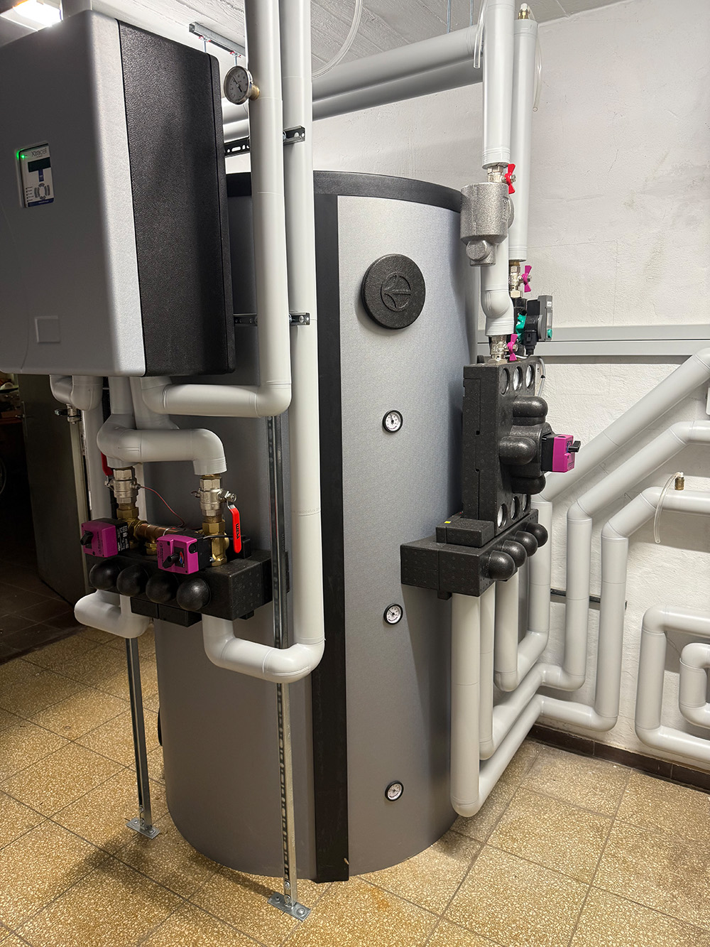 Fertige Heizungsanlage mit rSTOR C im Heizraum